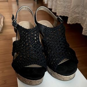 Black wedges